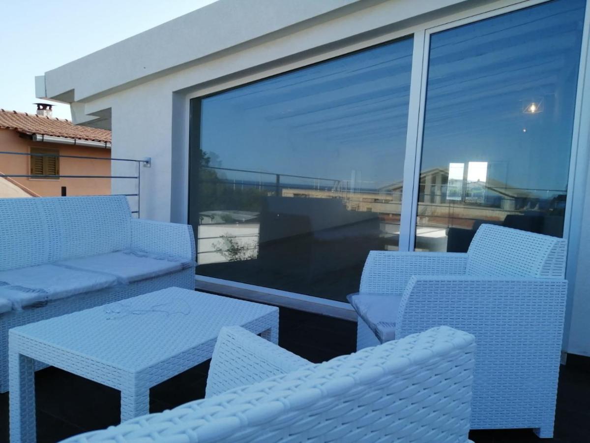 Villa Il Faro 플렘미리오 외부 사진
